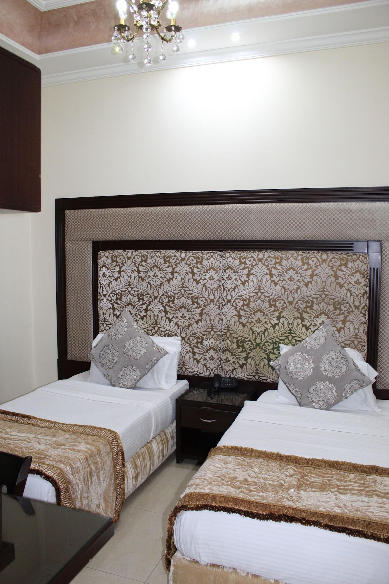 Queens Hotel 3*
